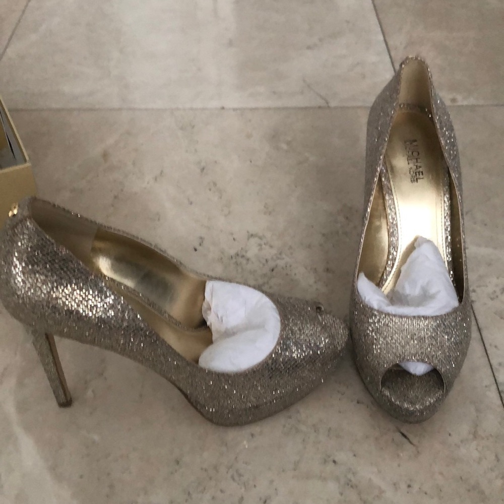 Shoes - Picture 3 of 5